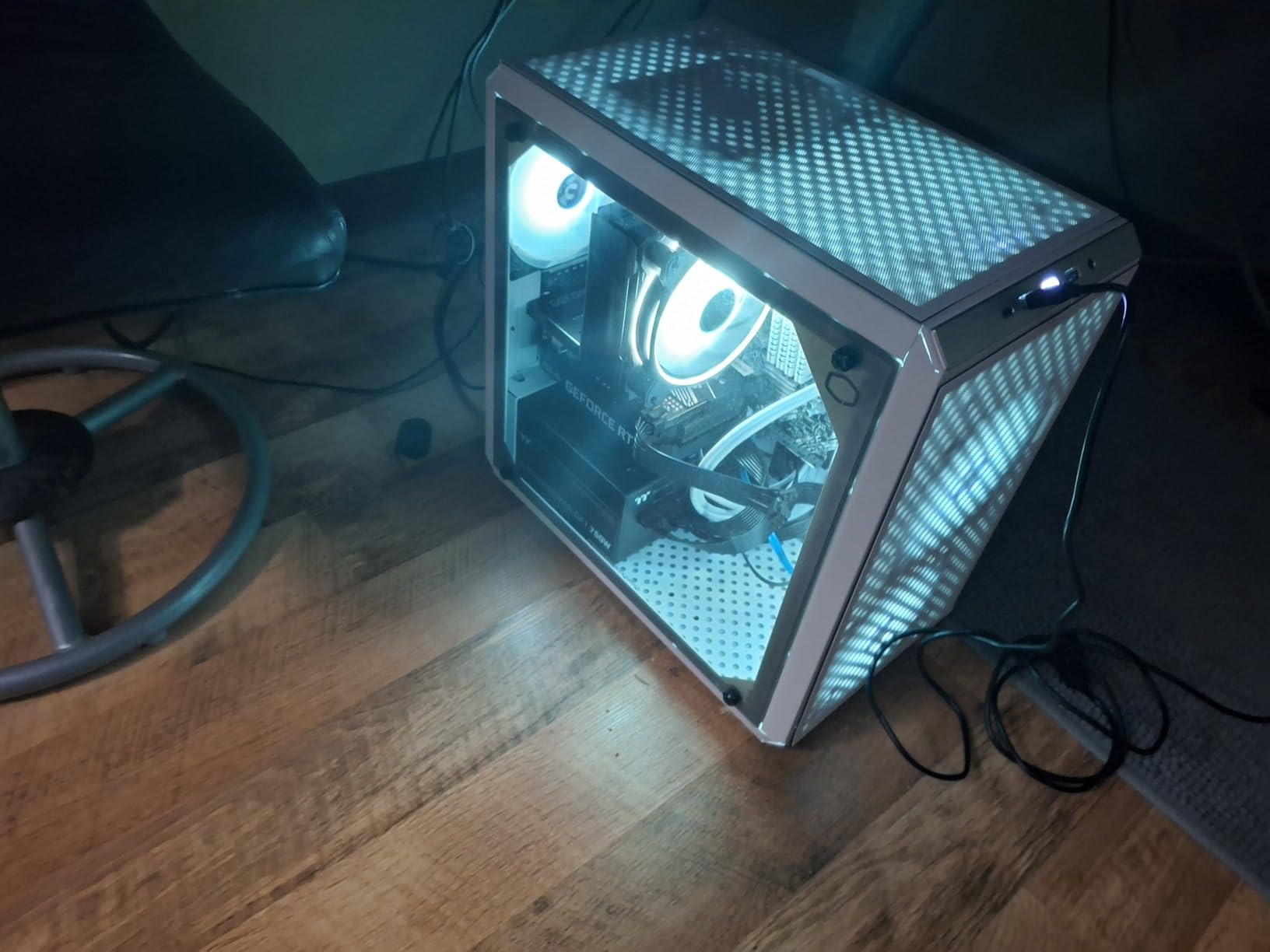 Cooler Master Q300L V2 Micro-ATX Tower, Magnetic Patterned Dust Filter, USB 3.2 Gen 2x2 (20GB), Tempered Glass, CPU Coolers Max 159mm, GPU 360mm, Fully Ventilated Airflow (Q300LV2-KGNN-S00) customer photo 1