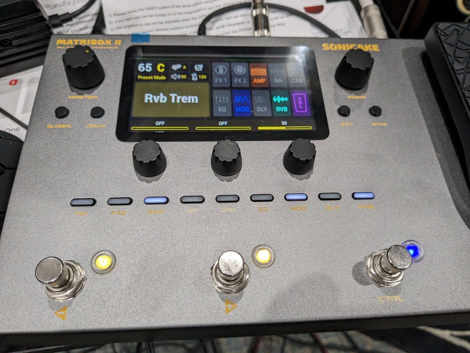SONICAKE Matribox II Multi Effects Processor with Expression Pedal and MIDI customer photo 2