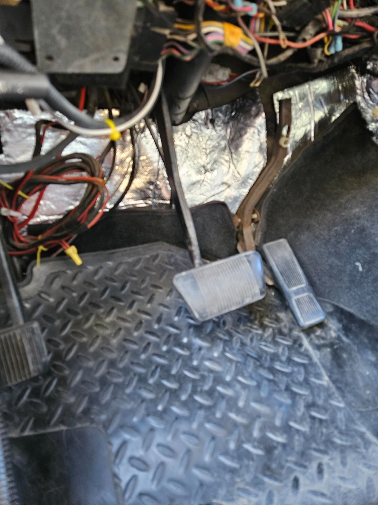 107sqft Sound Deadening Mat, 236mil (6mm) Closed Cell Foam & Glass Fiber, Commercial Grade Bulk Pack, RV Full Insulation, for Vans, Trucks & Boats customer photo 1