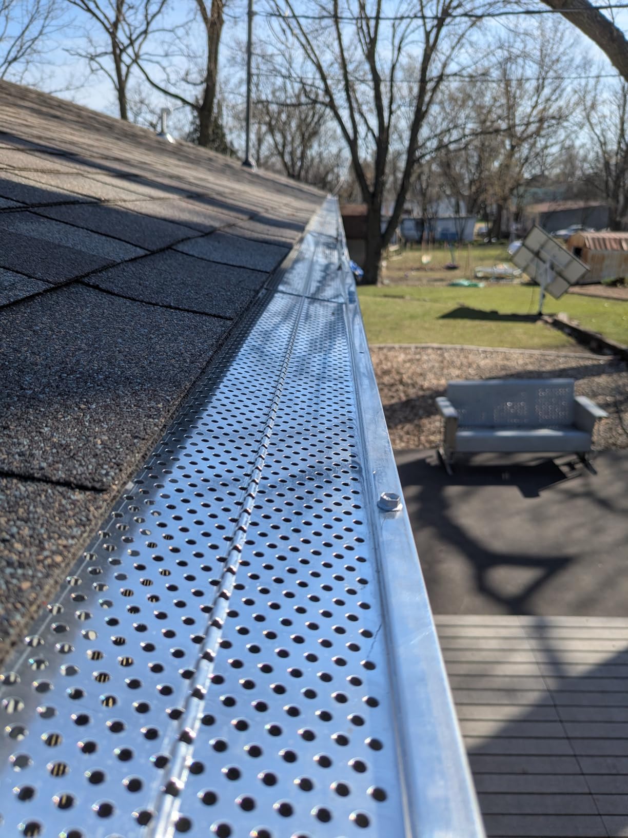 VEVOR Gutter Guard, 5 inch Width, Aluminum Leaf Filter DIY Gutter Cover, 26 PCS 104 ft Total Length, 0.157'' Hole Diameter & 0.02'' Thick Fits Any Roof or Gutter Type customer photo 2