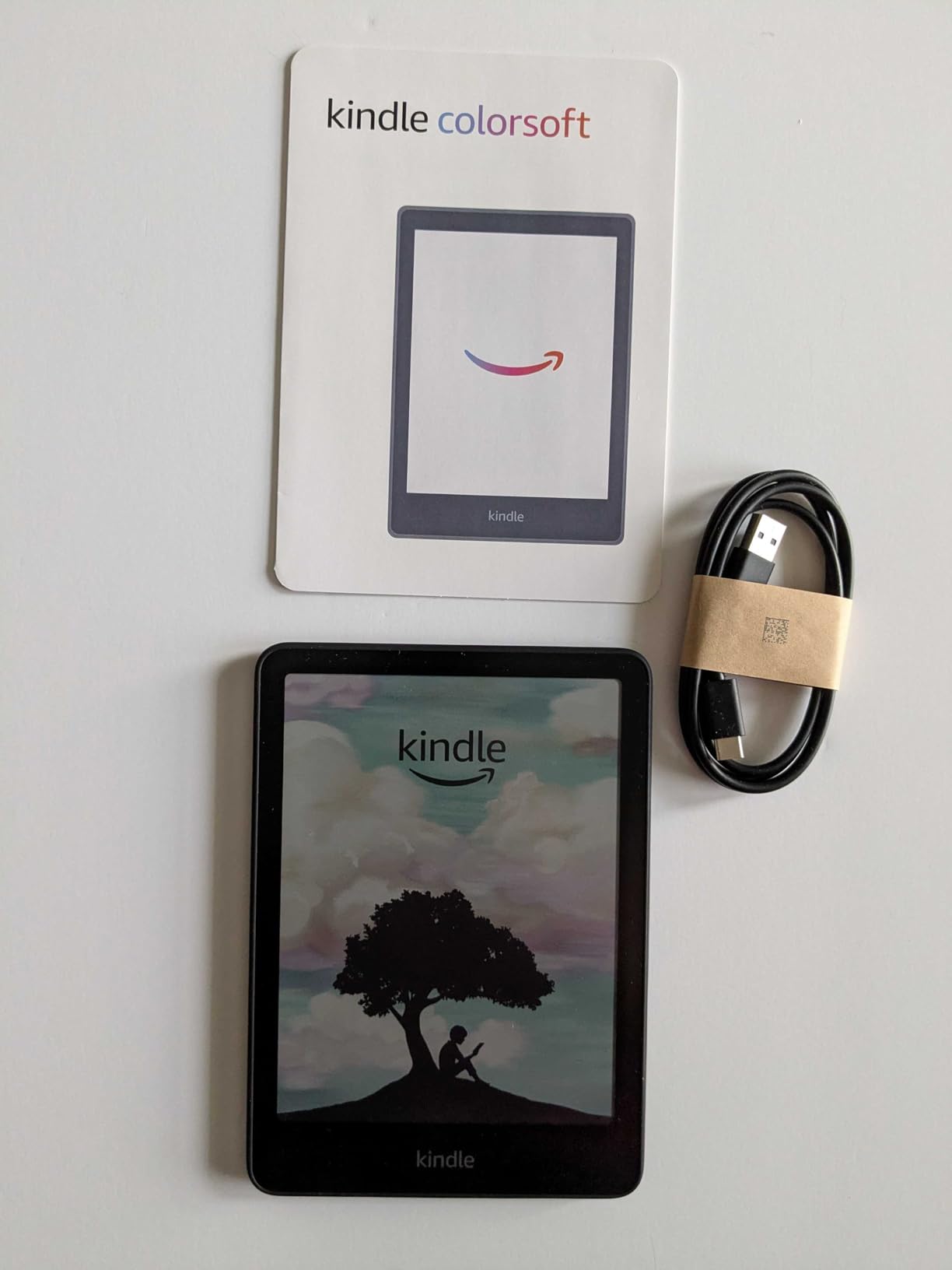 Amazon Kindle Colorsoft 16 GB (newest model) - With color display that brings covers and content to life, now highlight in color - No Ads - Black customer photo 1