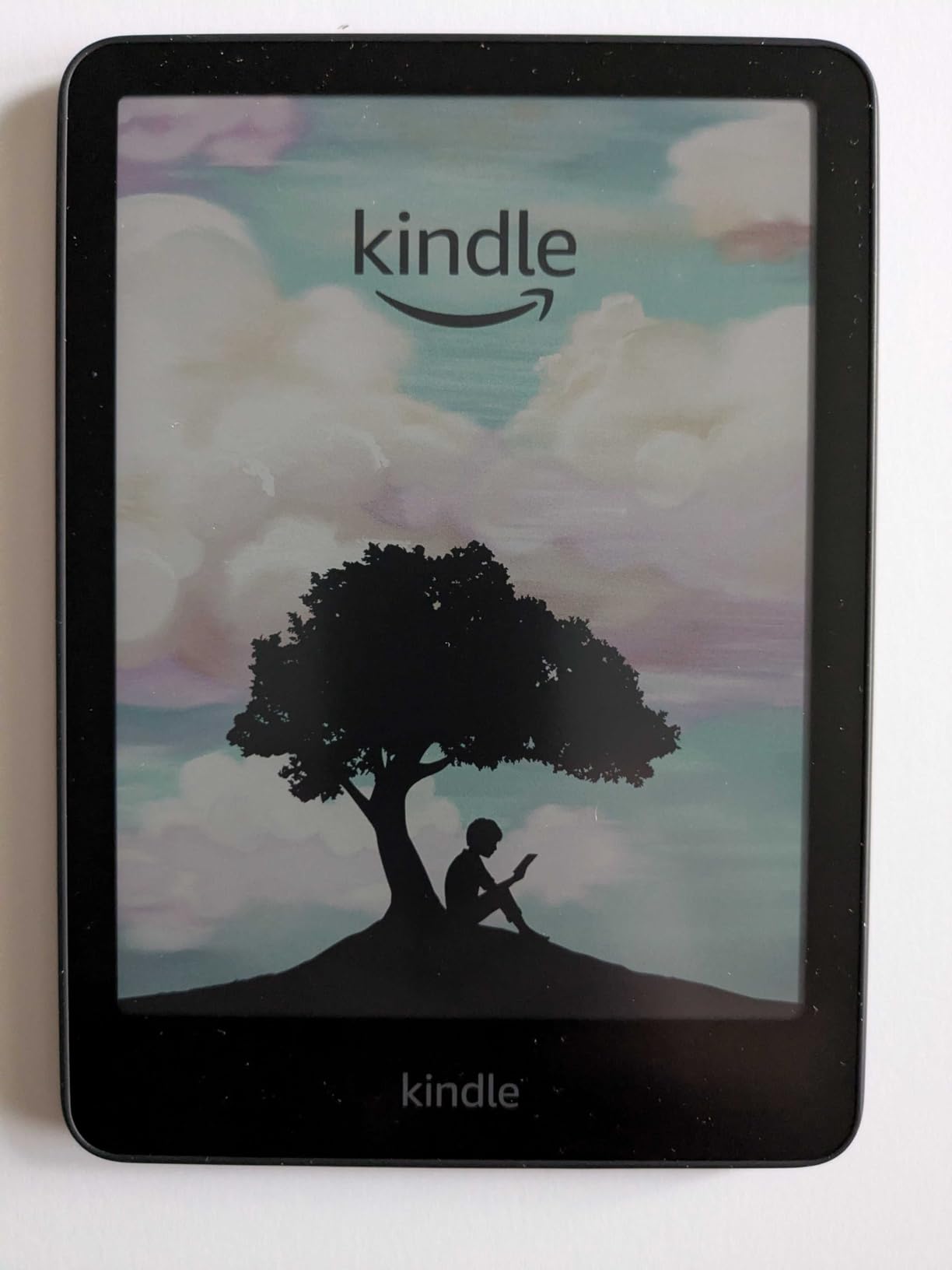 Amazon Kindle Colorsoft 16 GB (newest model) - With color display that brings covers and content to life, now highlight in color - No Ads - Black customer photo 2