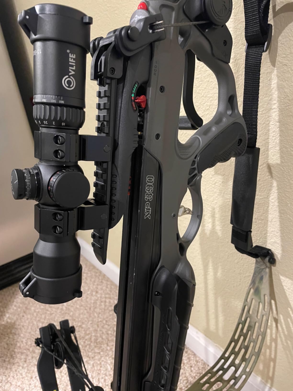 CVLIFE 1.5-5x32 Crossbow Scope, 20-100 Yards Rangefinder Ballistic Reticle, 300-460 FPS Red Green Illuminated customer photo 1