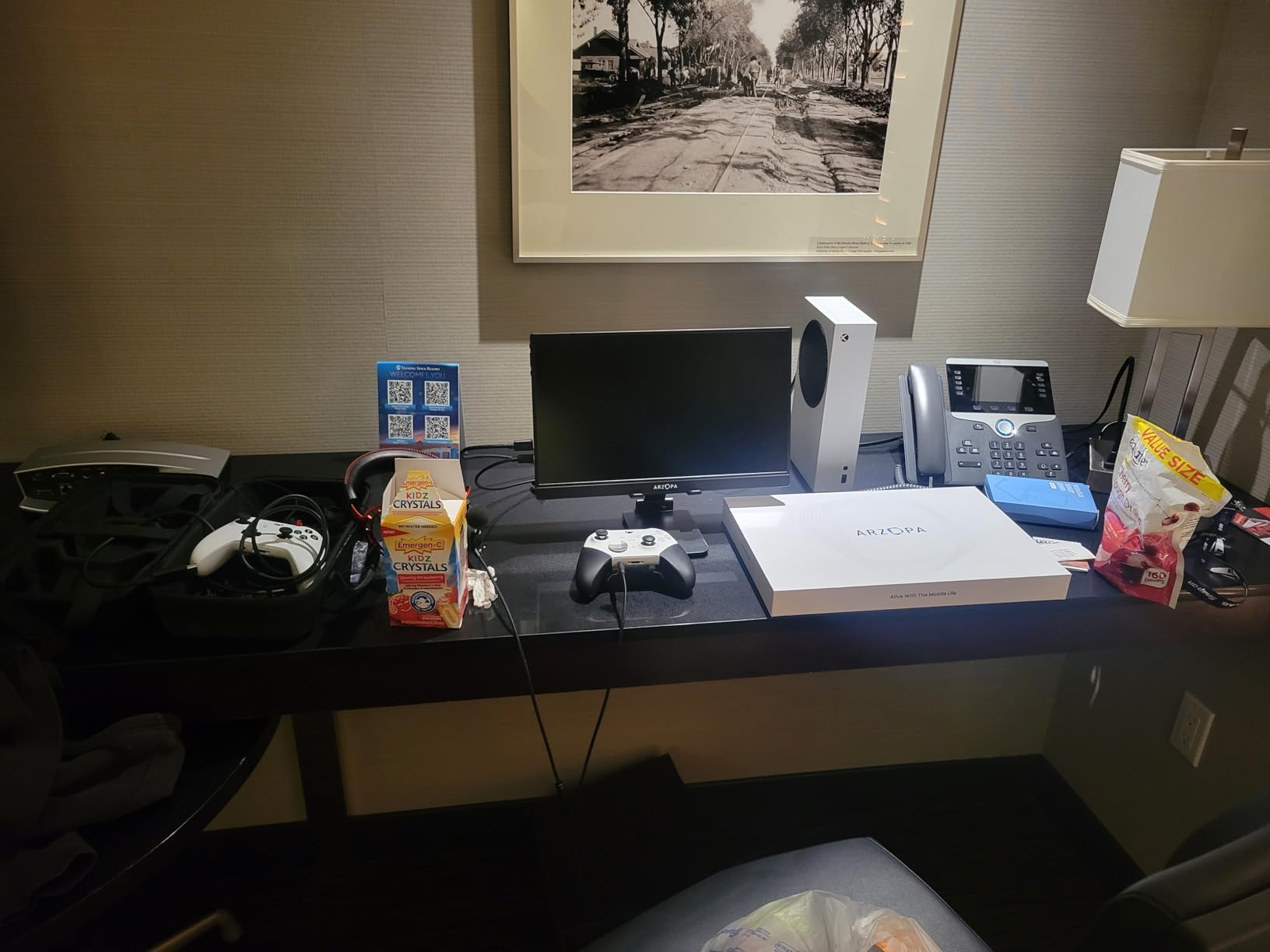 ARZOPA 16.1'' 144Hz Portable Gaming Monitor, 106% sRGB 1080P FHD Kickstand Portable Monitor with HDR, Ultra Slim, Eye Care, External Second Screen for Laptop, PC, PS5, Mac, Xbox-Z1FC customer photo 1