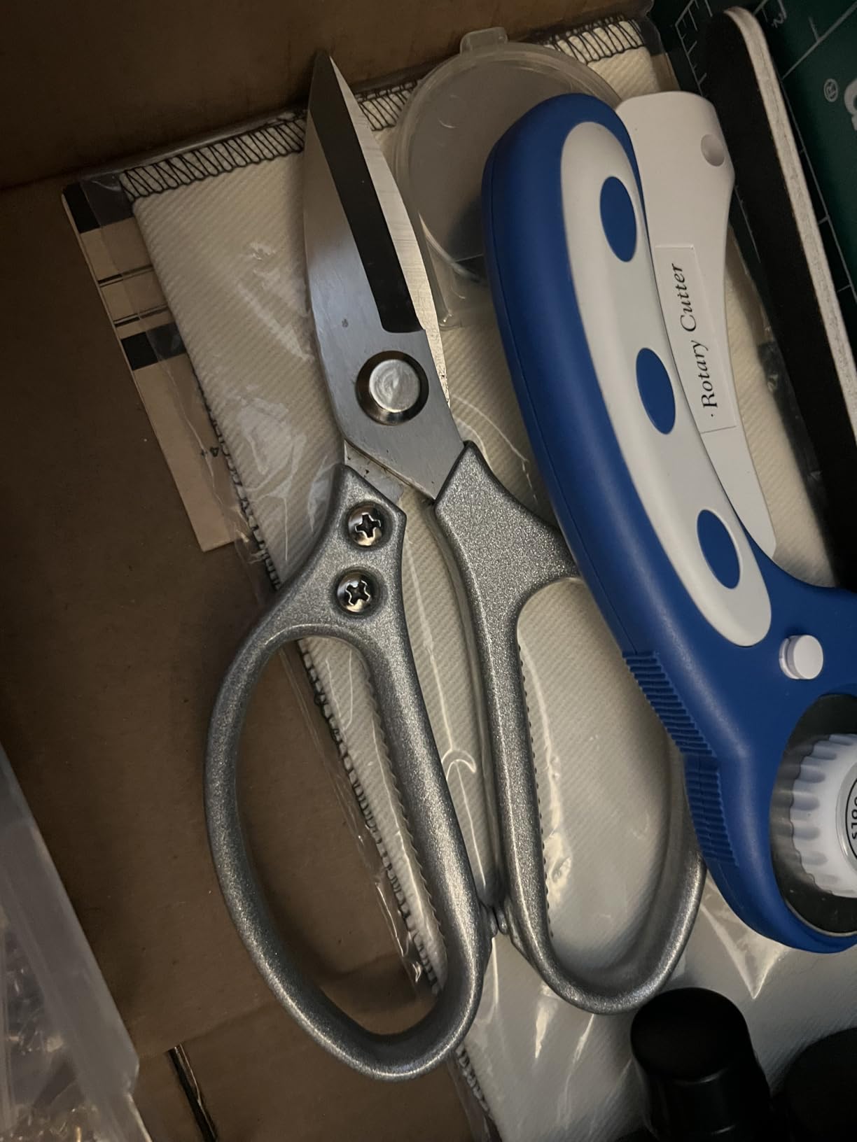 Leather Scissors, All metal Scissors, Heavy Duty Scissors Short Blades Effortless Cutting - Large Comfortable Shears for Crafting, Sewing Fabric, Leather, Cotton, Cloth customer photo 1