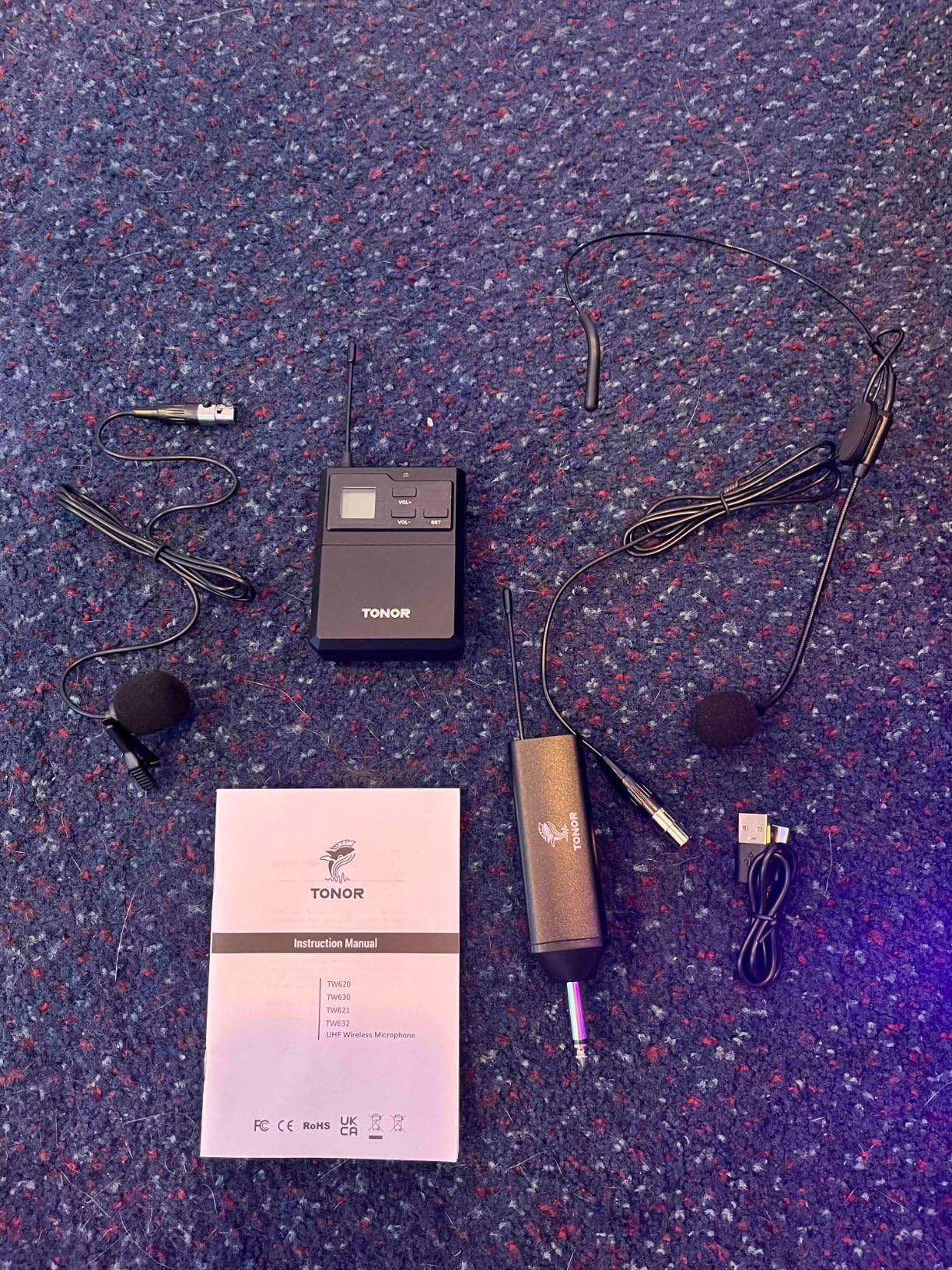 TONOR UHF Wireless Microphone System with Headset Lavalier Lapel Mic, Bodypack Transmitter, Rechargeable Receiver, 15 Channels 60 m/200ft Range 1/4