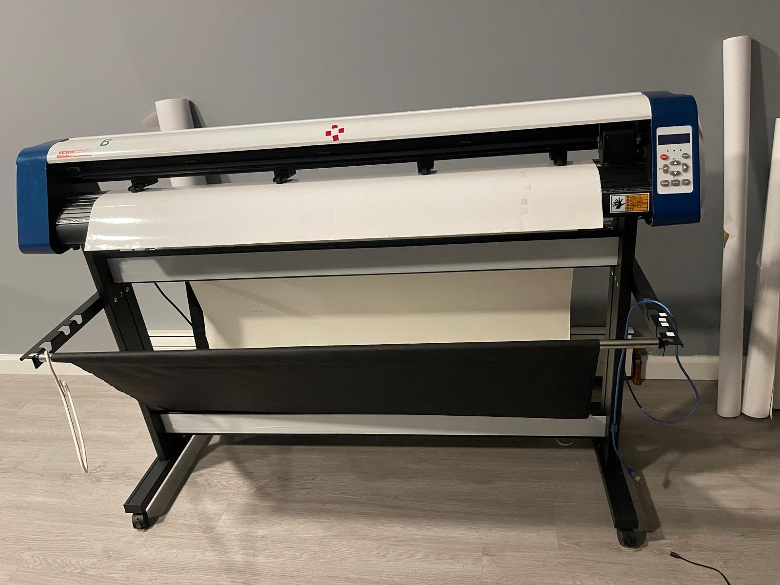 VEVOR Vinyl Cutter Machine, 28 Inch Paper Feed Cutting Plotter Bundle, Adjustable Force & Speed Vinyl Printer, LCD Display Windows Compatible Sign Making kit with Signmaster Software, Supplies, 3 Blades customer photo 1