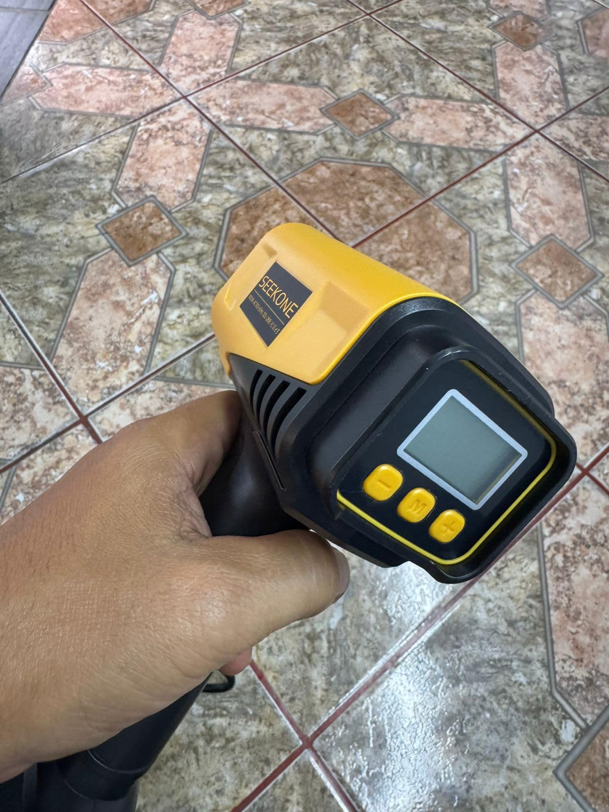 SEEKONE 1800W Heat Gun with LCD Digital Display Compact Design Hot Air Gun Variable Temperature Control 122℉-1202℉(50℃- 650℃)with Memory Function and 4 Nozzles for Crafts, Vinyl Wrap, Shrink Tubing customer photo 2