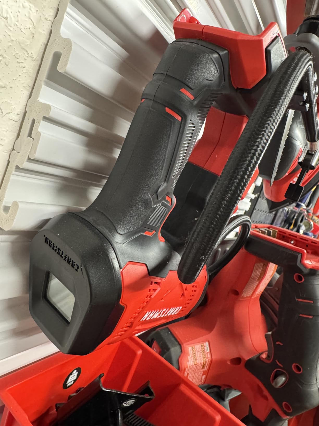 CRAFTSMAN V20 Air Compressor Portable, Cordless Tire Inflator, Up To 150 PSI Tire Pump, with Digital Pressure Gauge, Tool Only (CMCE521B) customer photo 1