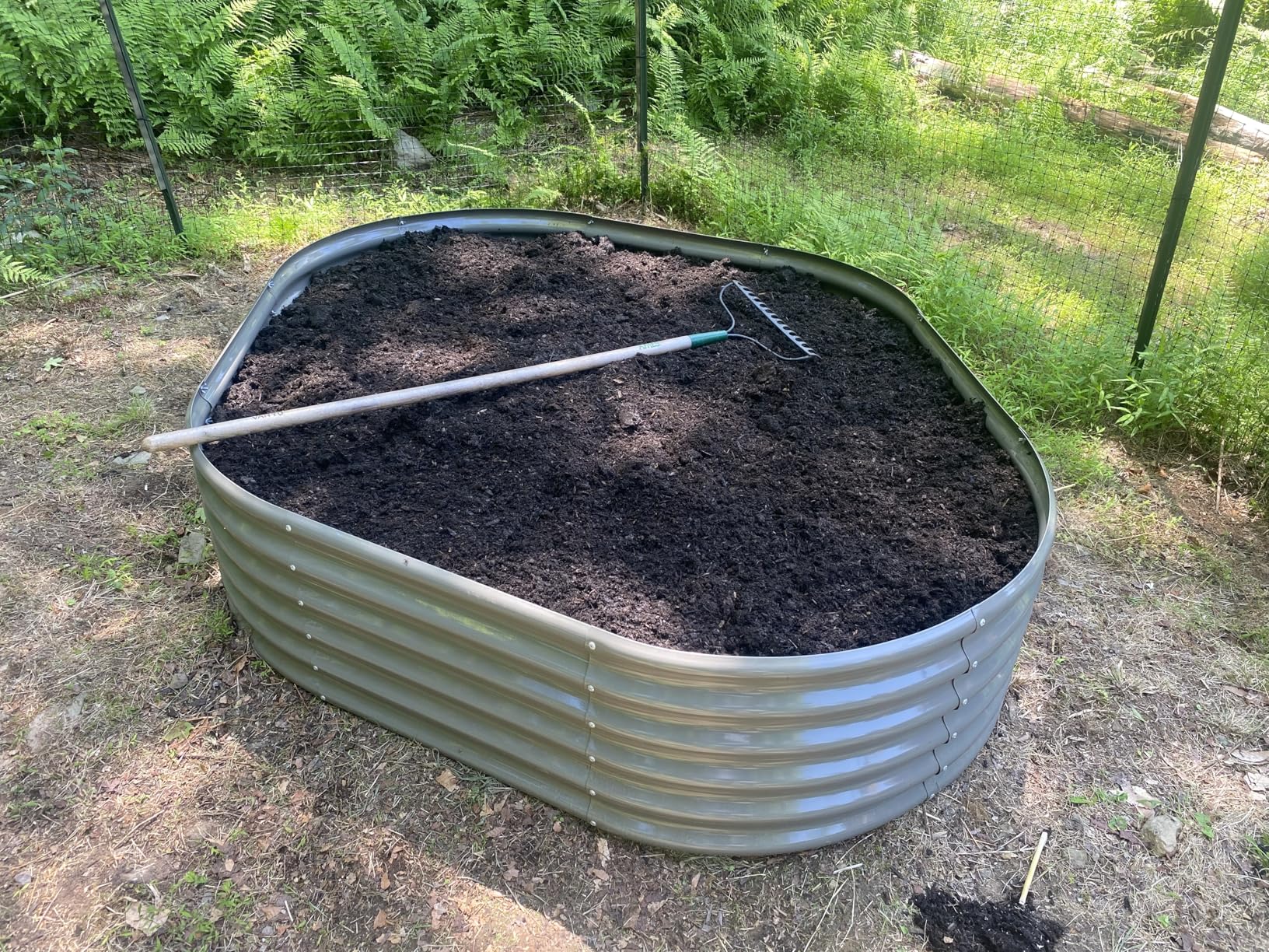 A ANLEOLIFE 8x4x2ft Galvanized Raised Garden Bed Kit, Oval Metal Deep Root Planters, 478 Gallon Capacity - Quartz Grey customer photo 2