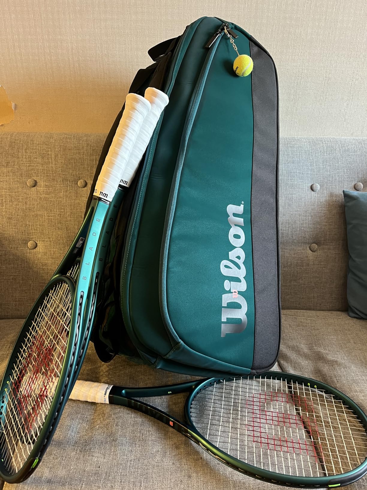 WILSON Blade V9 Super Tour Tennis Racket Bags - Green/Black customer photo 2