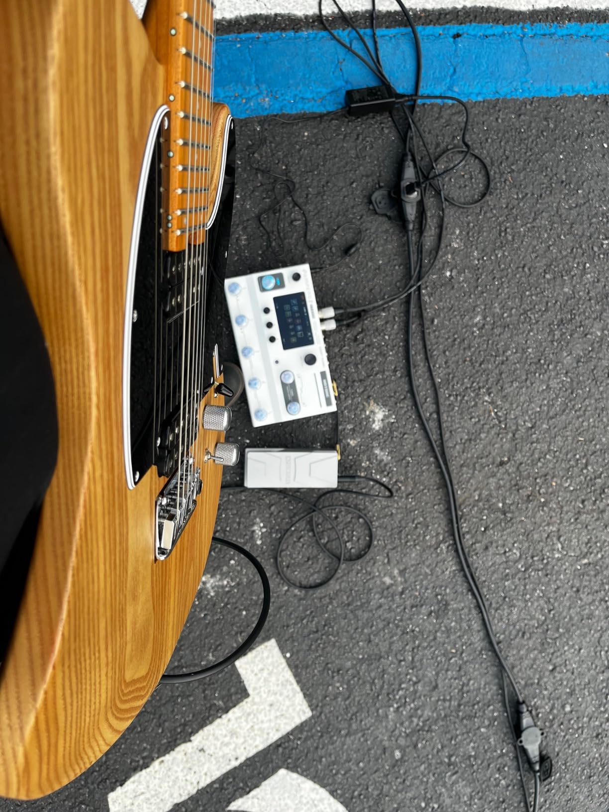 HOTONE Ampero II Stage Multi-Effects Pedal with Dual Effect Chains and FX Loop customer photo 1