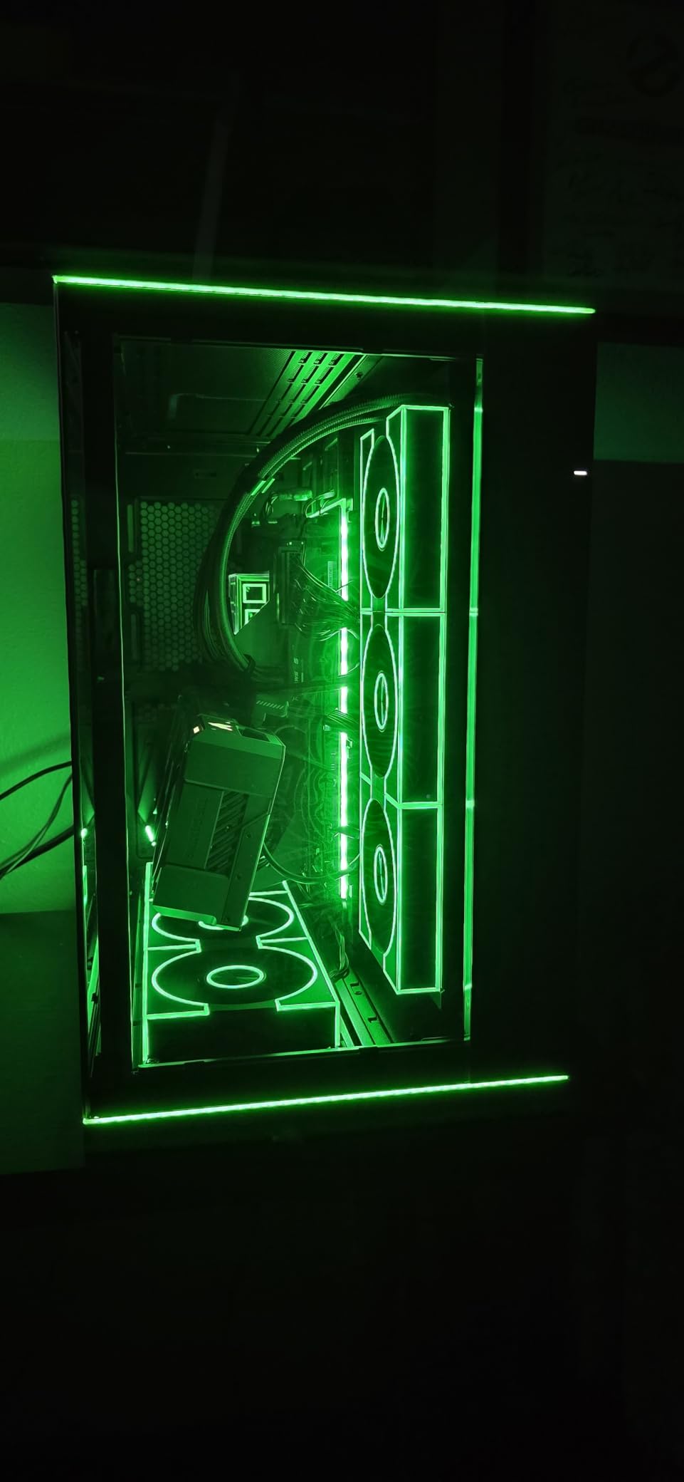 Lian Li O11D EVO RGB E-ATX Gaming Dual Chamber case - ARGB Lighting Strips - Up to 420mm Radiator - Cable Management - Front and Side Tempered Glass Panels - Reversible Chassis customer photo 1