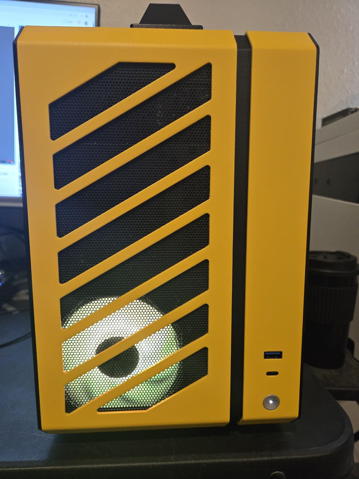 Mechanic master C28 case | 17.9L Ultra-Compact Portable Handle MATX Compatible with 240 Aio /162mm air-Cooler Options SFX & ATX Power Supply Compatible Space-Saving PC case Case (Vitality Yellow) customer photo 1