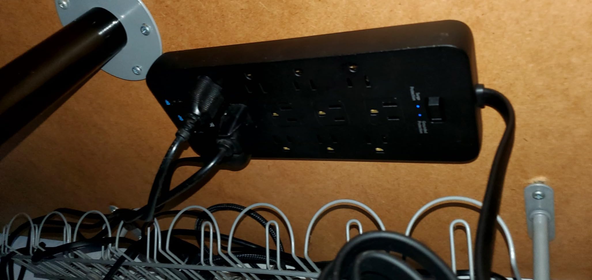 Surge Protector Flat Plug Power Strip (2100J), 12 AC Outlets, 5feet Flat Extension Cord, 1USB C and 2 USB Ports for Multiple Devices, 20W Fast Charging for Home, Office, Dorm Essential, TUV Listed, Anker customer photo 2