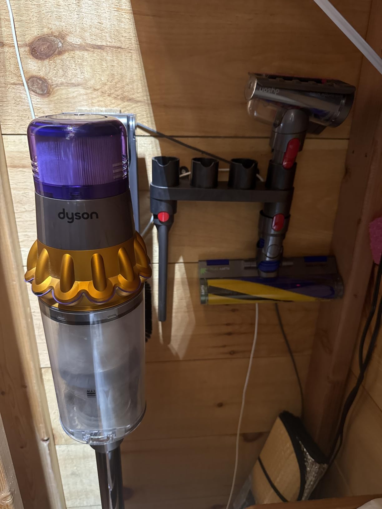 Dyson V15 Detect Plus Cordless Vacuum, Illumination Reveals Dust, 240AW, 3 Power Modes, Up to 60 Minutes, Deep Cleans Hard Floors and Carpets, Detangles Pet Hair customer photo 2