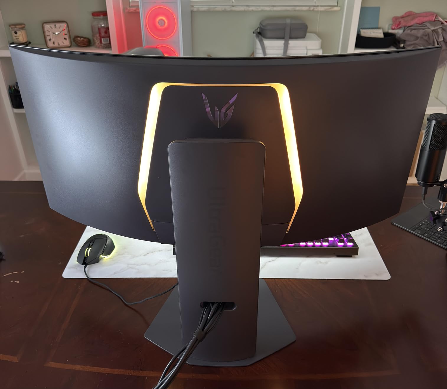 LG 39GS95QE Ultragear OLED Curved Gaming Monitor 39-Inch WQHD 800R 240Hz 0.03ms DisplayHDR True Black 400 AMD FreeSync Premium Pro NVIDIA G-Sync HDMI 2.1 DisplayPort Tilt/Height/Swivel Stand - Black customer photo 1
