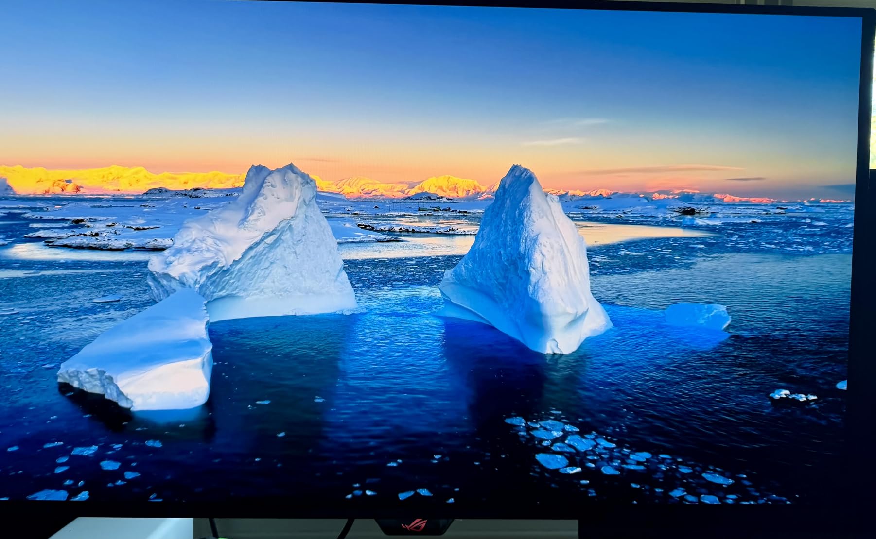 ASUS ROG Swift 32 4K OLED Gaming Monitor (PG32UCDM) - UHD (3840 x 2160), QD-OLED, 240Hz, 0.03ms, G-SYNC Compatible, Custom Heatsink, Graphene Film, 99% DCI-P3, True 10-bit, 90W USB-C customer photo 2