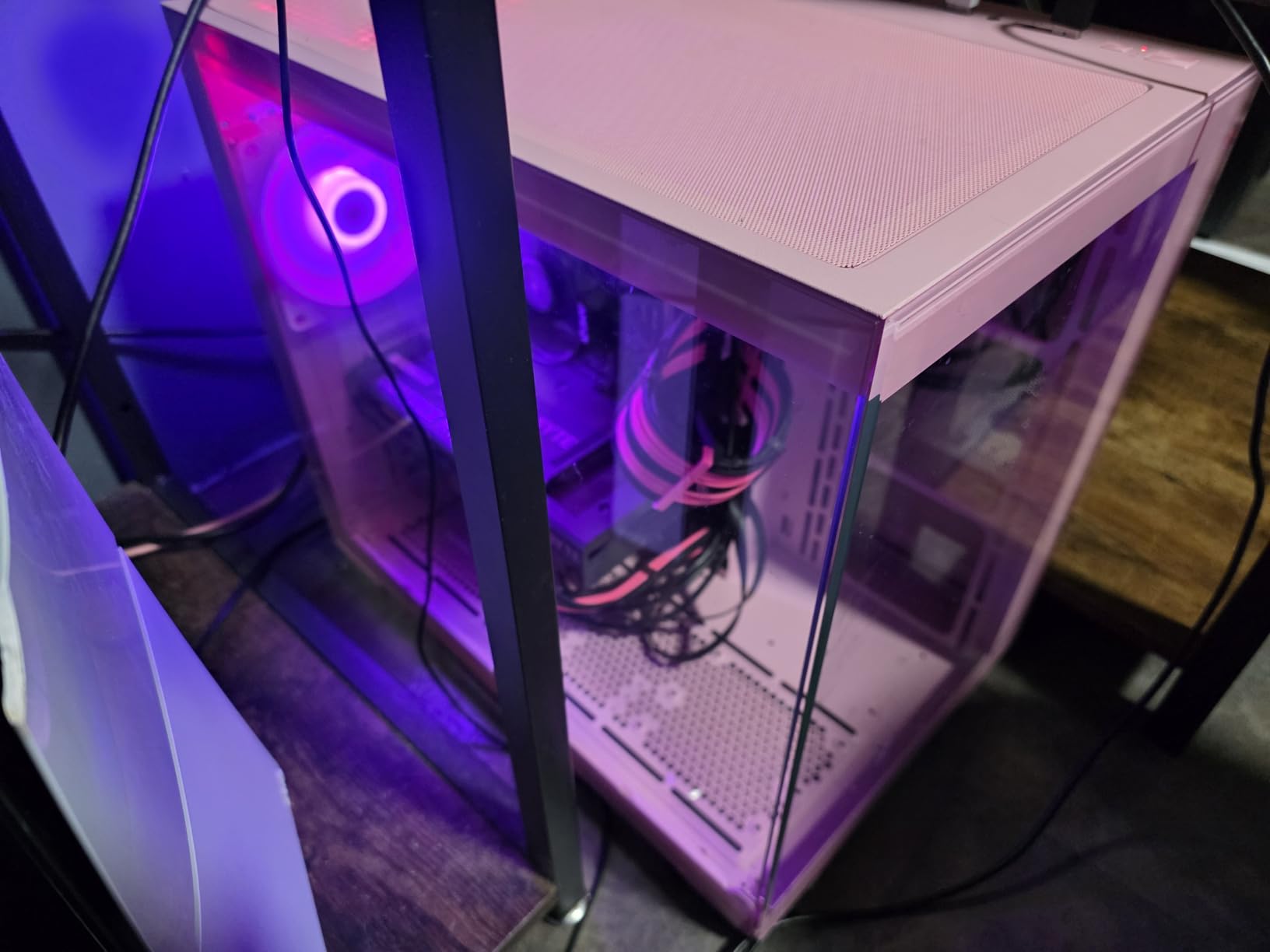 Vetroo AL900 ATX PC Case with 270° Full View Tempered Glass, Pre-Installed ARGB & PWM FDB Fan, Supports 360mm Radiator & 10 Fans, Type-C Ready, for 50 Series GPUs (Pink) customer photo 2