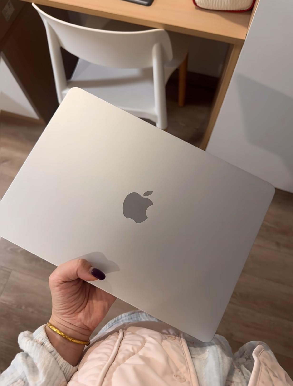 Apple 2024 MacBook Air 13-inch Laptop with M3 chip: Built for Apple Intelligence, 13.6-inch Liquid Retina Display, 16GB Unified Memory, 512GB SSD Storage, Backlit Keyboard, Touch ID; Starlight customer photo 2