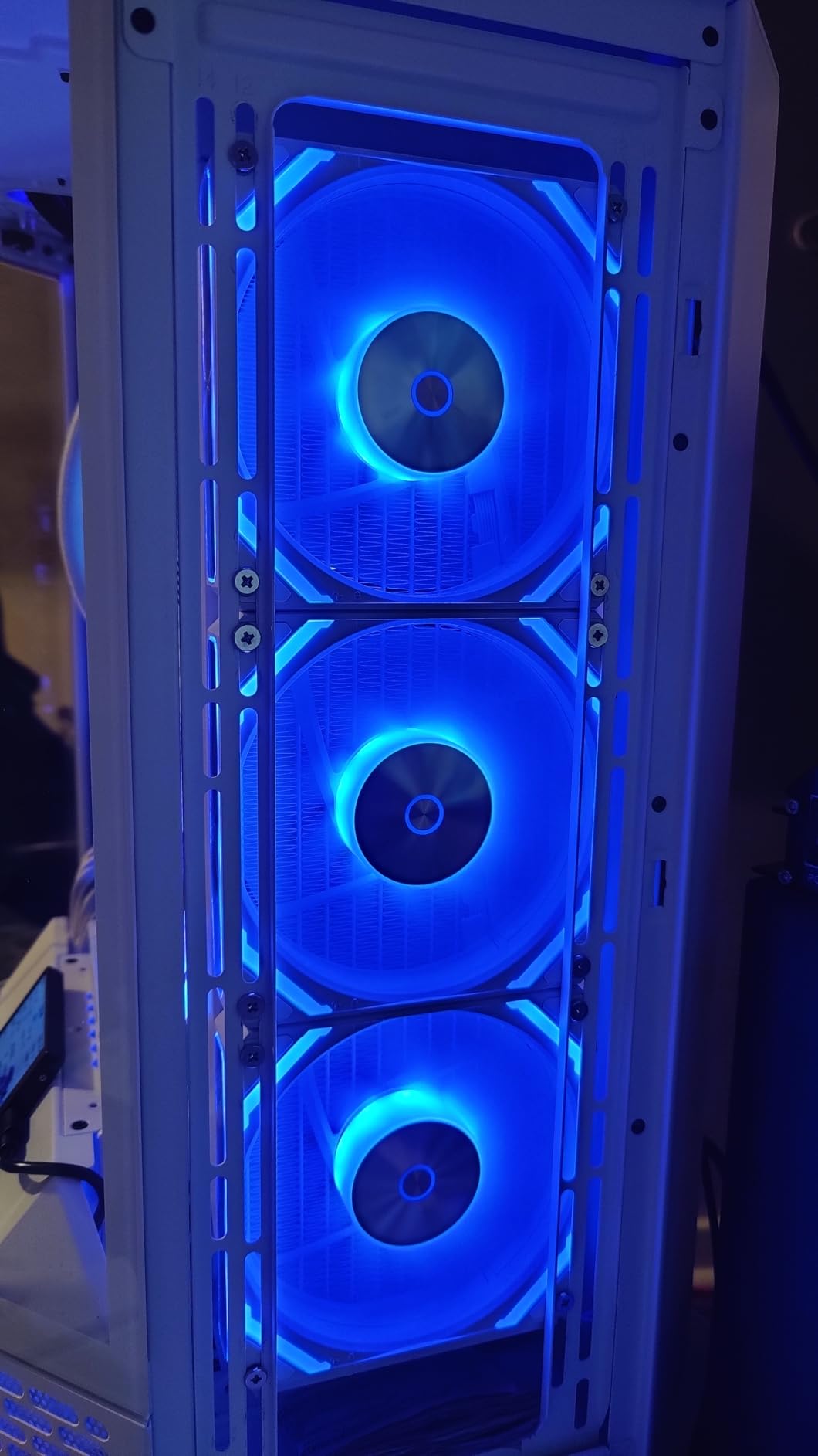LTC CF-121D 120mm PC Case Fan, Daisy-Chain Connection, 5V 3Pin ARGB Lighting, 4 Pin PWM Case Fan, for Radiator/Computer Case Cooling, 120x120x25mm, 3 Pack, White customer photo 2