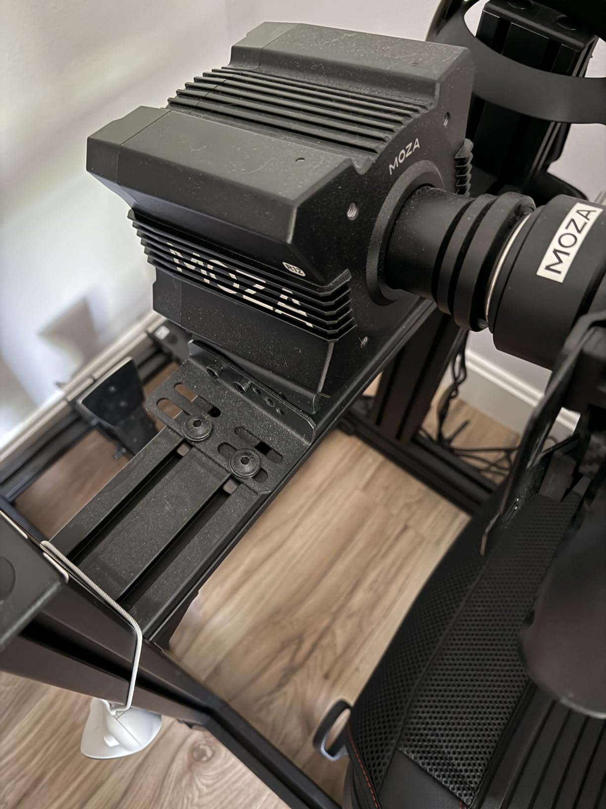 MOZA Table Clamp for Sim Racing DD Wheel Base, Tilt Distance Depth Customizable All-Around Table Mount customer photo 1