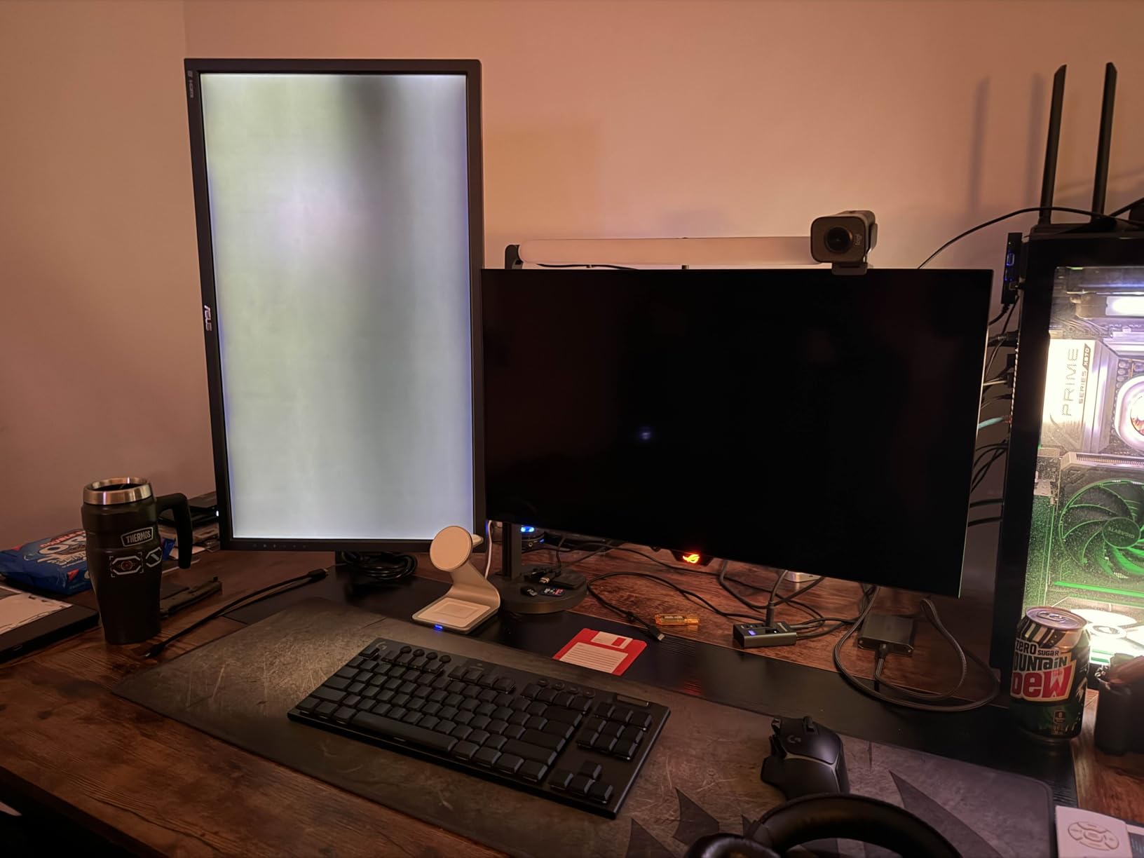 ASUS ROG Strix 27 inch 1440P OLED Gaming Monitor (XG27AQDMG) - QHD, Glossy OLED, 240Hz, 0.03ms, Custom Heatsink, Anti-flicker, Uniform Brightness, G-SYNC Compatible, 99% DCI-P3, DisplayWidget, 3yr warranty customer photo 1