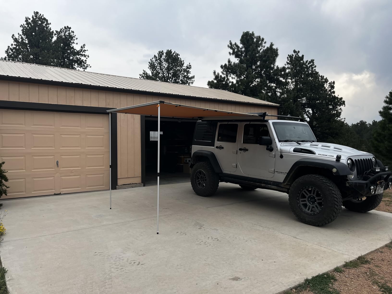 VEVOR Vehicle Awning 6.6'x8.2' Roof Rack Pull-Out Sun Shade UV50+ PU3000mm, Retractable Weatherproof 4x4 Side Awning for SUV Outdoor Camping & Overland (Hardware Included), w/Waterproof Storage Bag customer photo 1