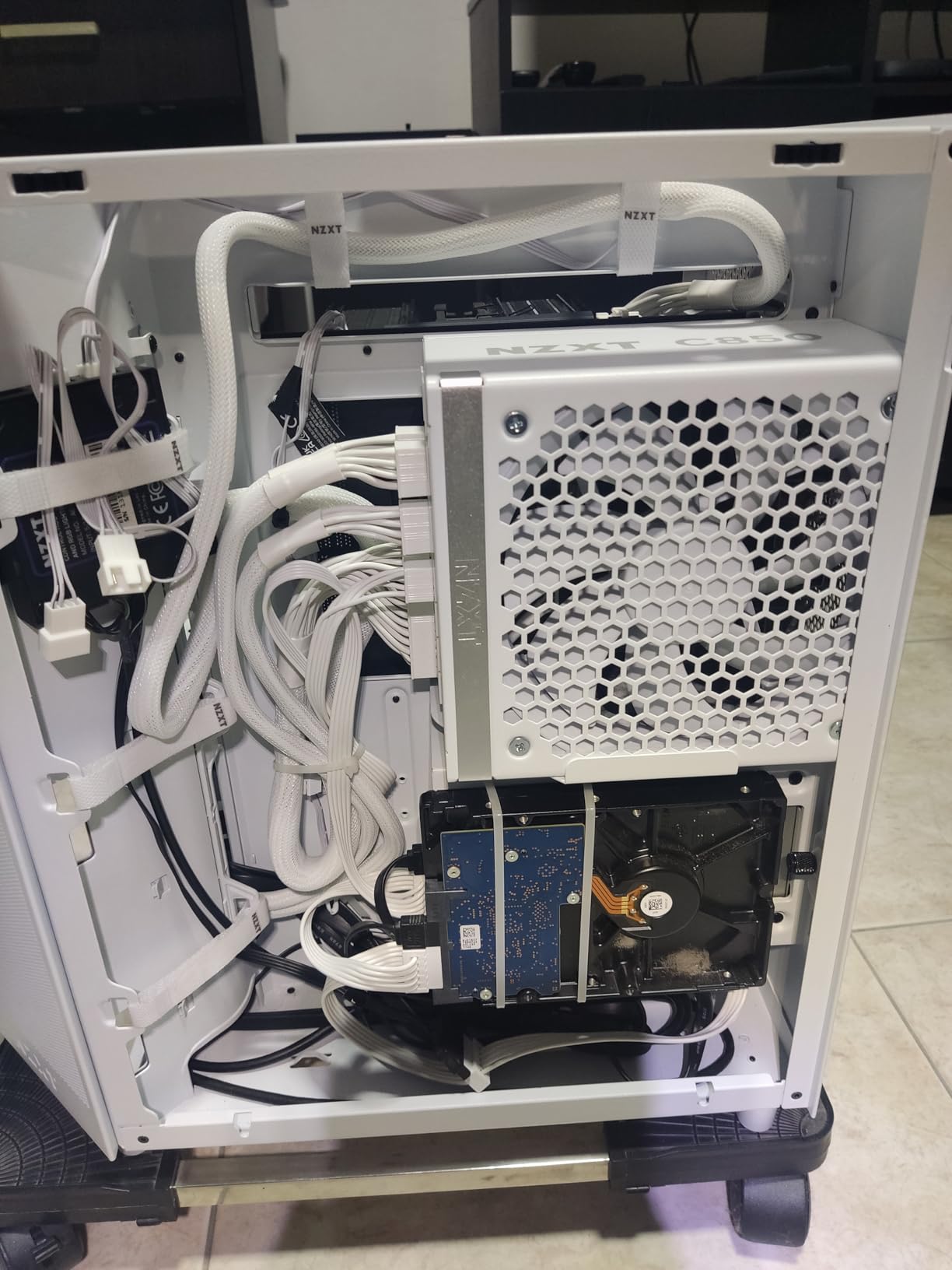 NZXT C850 Gold ATX 3.1 Fully Modular Low-Noise PC Gaming Power Supply customer photo 2
