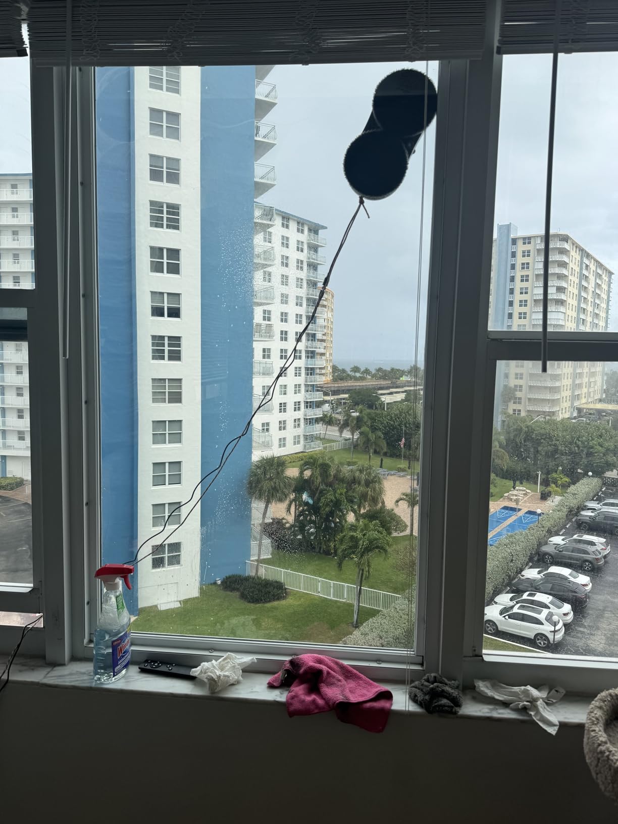 Window Cleaning Robot, Automatic Window Cleaner with Water Spray for Windows/Tiles/Glass Door, Inside/Outside, 5600Pa Suction Power, 3.0 Path Planning, Remote Control customer photo 1