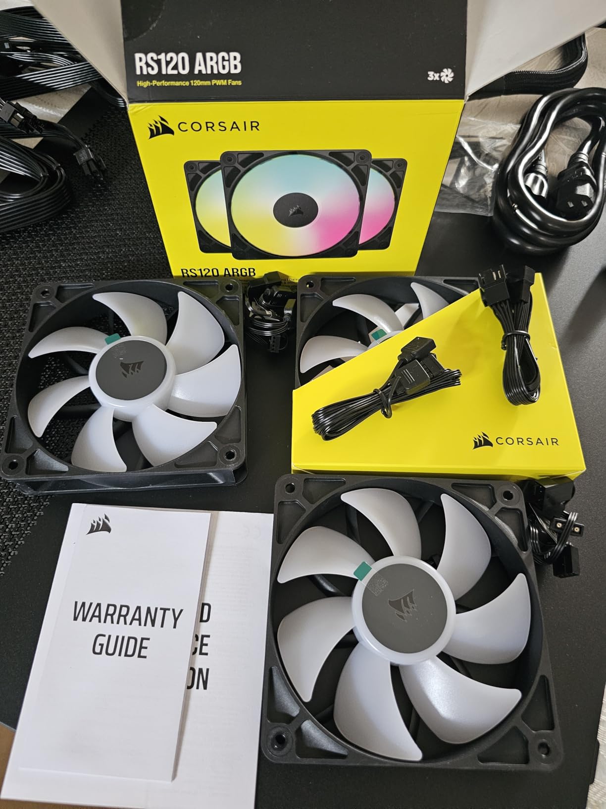CORSAIR RS140 ARGB 140mm PWM Fan - Daisy-Chain Connection - Low-Noise - Magnetic Dome Bearing - Single Pack - Black customer photo 1
