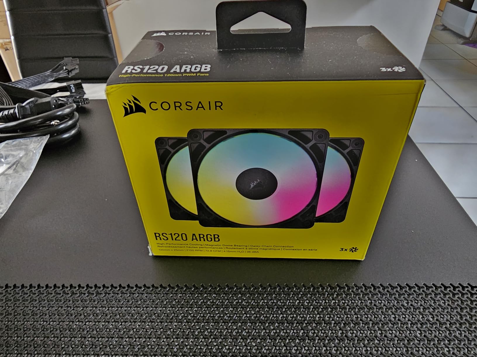 CORSAIR RS120 ARGB 120mm PWM Fans - Daisy-Chain Connection - Low-Noise - Magnetic Dome Bearing - Triple Pack - Black customer photo 2