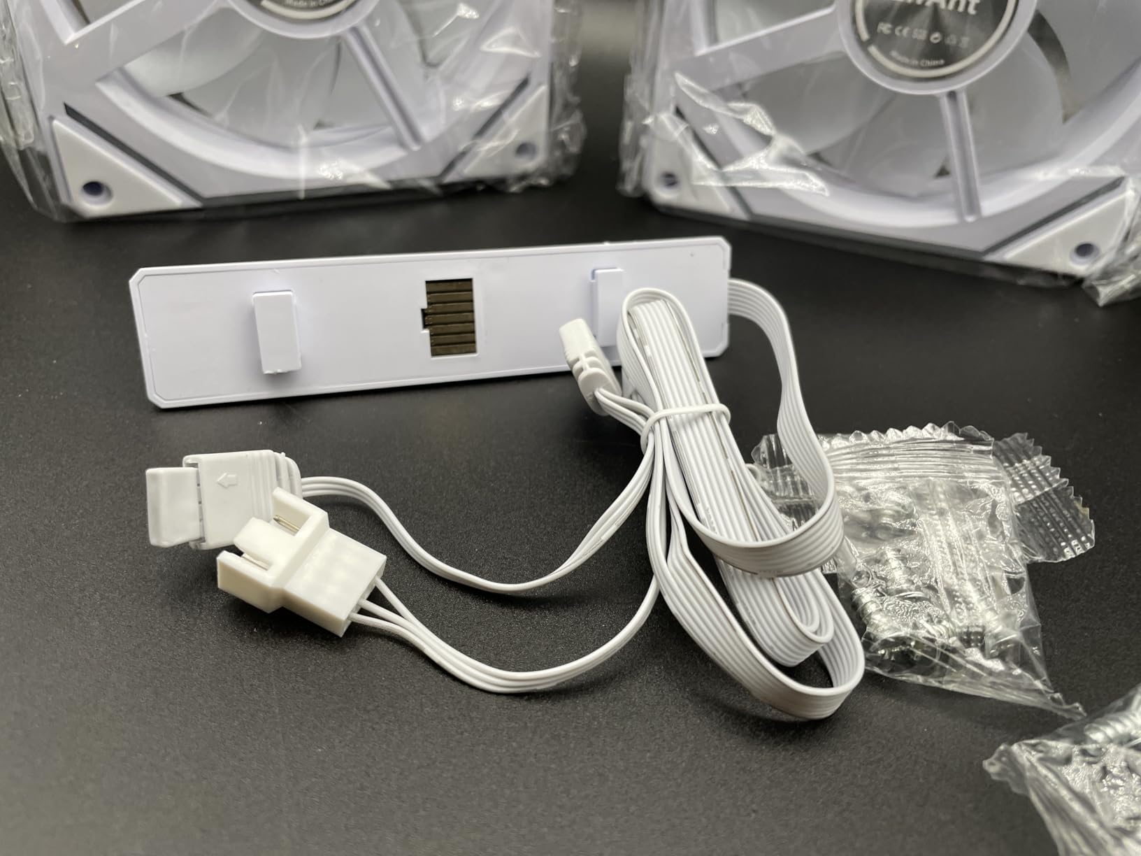 CORSAIR RS120 120mm PWM Fans - Daisy-Chain Connection - Low-Noise - Magnetic Dome Bearing - Triple Pack - Black customer photo 2