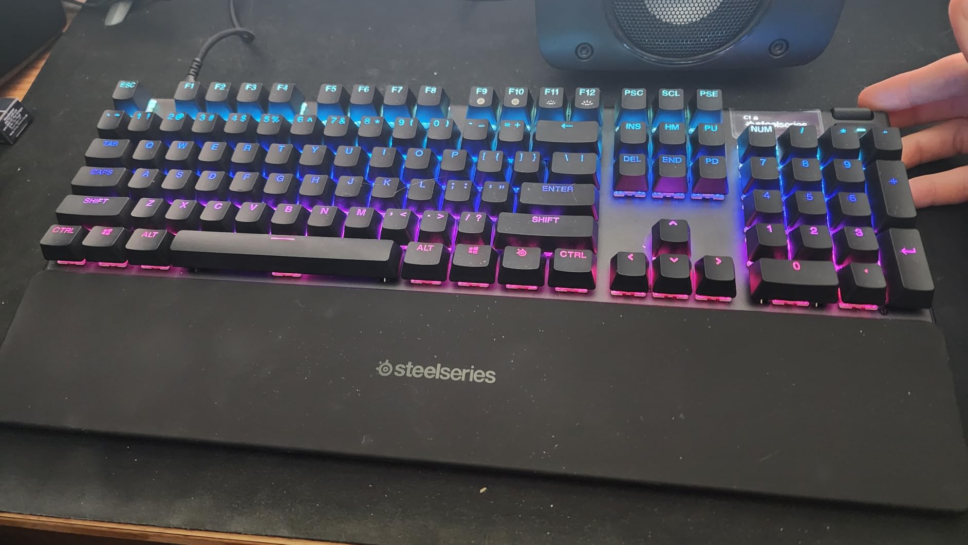 SteelSeries Apex Pro Gen 3 - OmniPoint 3.0 HyperMagnetic Switches, Adjustable Actuation, Rapid Trigger, Full Size customer photo 1