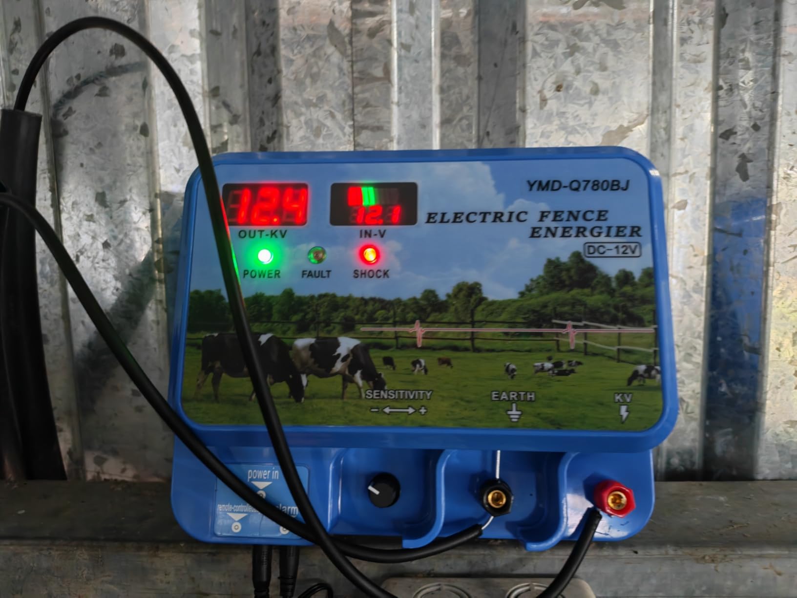 15.5J Electric Fence Charger, 15.5 Joules 600 Acres, AC DC 2 in 1 Powered Supply, Input 12V Output 12KV, with Display Remote and Alarm, Keep Out Predators, Contain Cattle Cow and Livestock customer photo 1