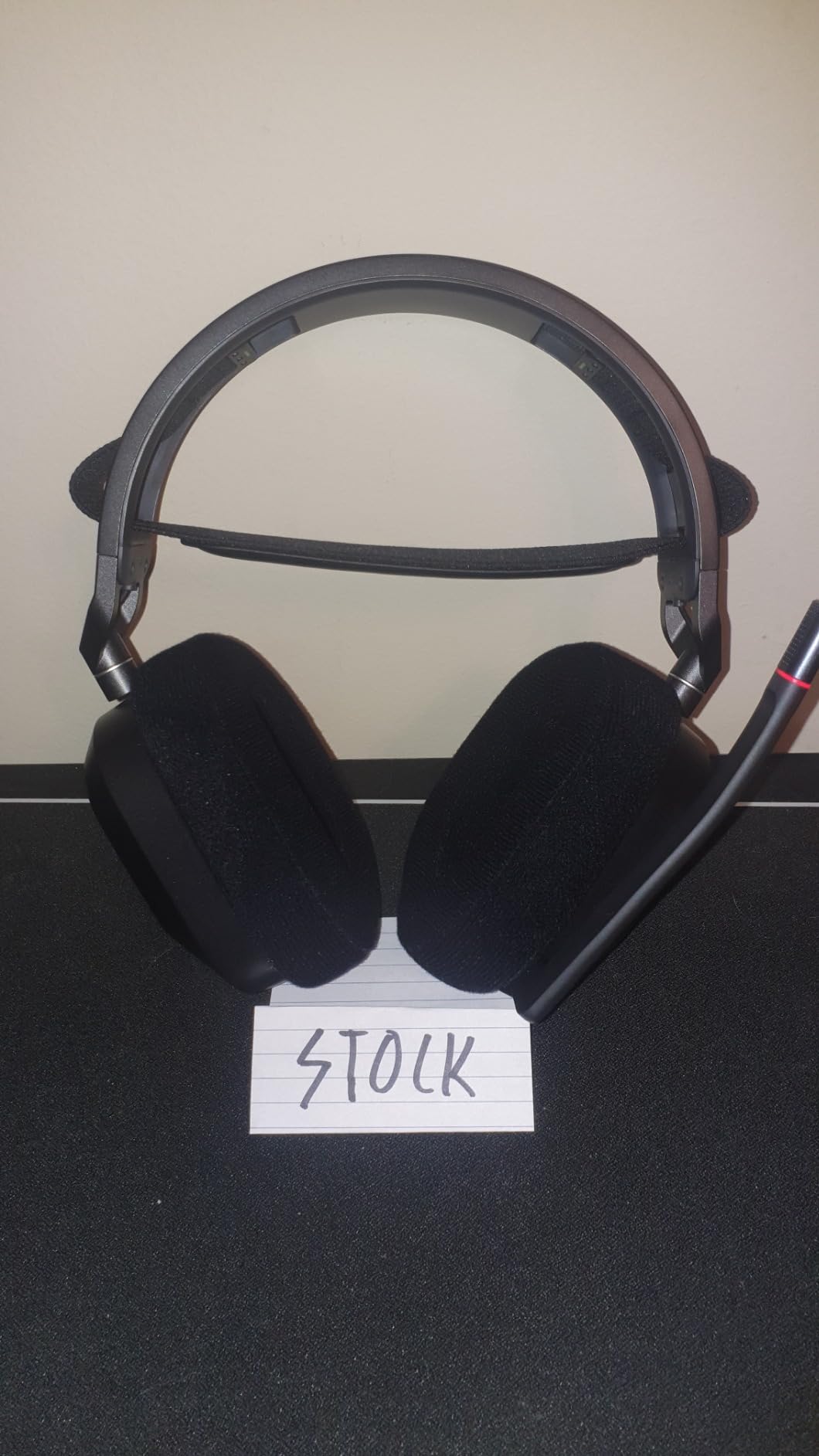 Corsair HS80 MAX Wireless 2.4GHz Bluetooth Gaming Headset - Low Latency, Dolby Atmos, SonarWorks SoundID, Broadcast Quality Microphone, High Battery Life - PC, Mac, PS5, PS4, Mobile - White customer photo 2