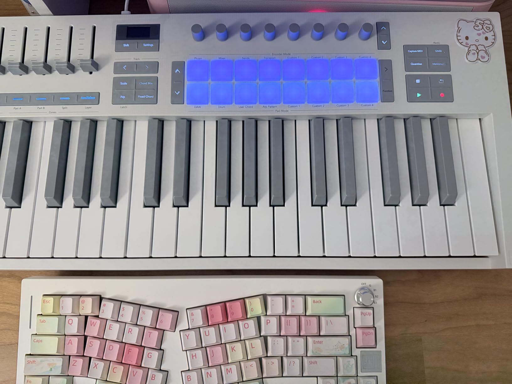 Novation Launchkey 61 MK4 - 61 key Semi-Weighted, USB, MIDI Keyboard Controller with DAW Integration, Chord & Scale Modes, 8 Drum Pads, & Arpeggiator customer photo 1