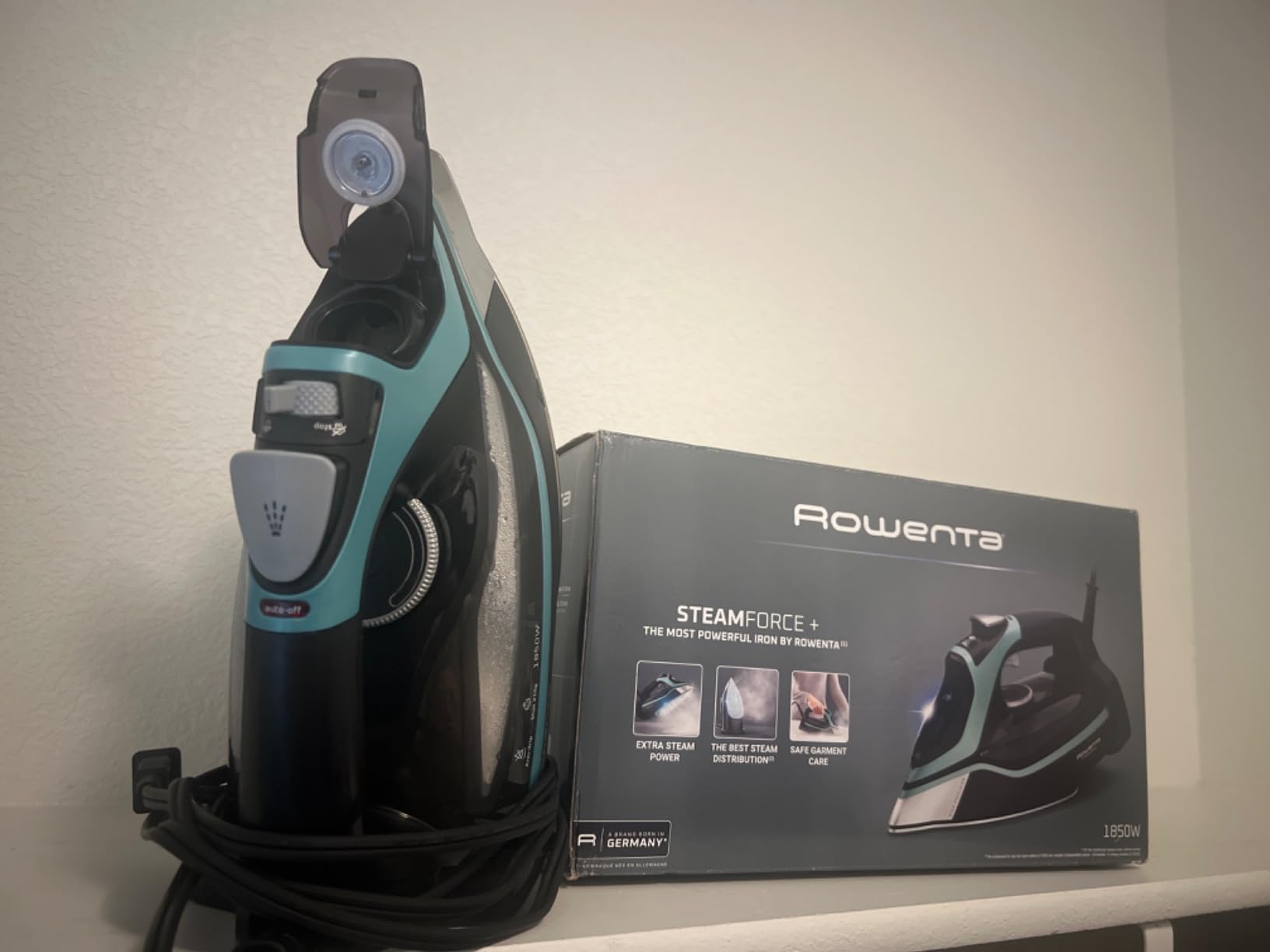 Rowenta Iron Steam Force Pro Steam Iron for Clothes, 1850 Watts, 5 Presets Smart Screen, Stainless Steel Soleplate, High-Efficiency Handheld Steamer Ironing, Anti-Drip Protection, Black Copper, DW9580 customer photo 2