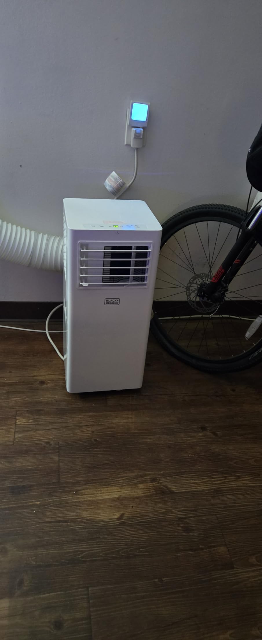 BLACK+DECKER Portable Air Conditioner, 8,500 BTU for Rooms Up To 350 Sq. Ft., Portable AC with Full Function Remote Control & Window Kit, BPACT05SM, White customer photo 2