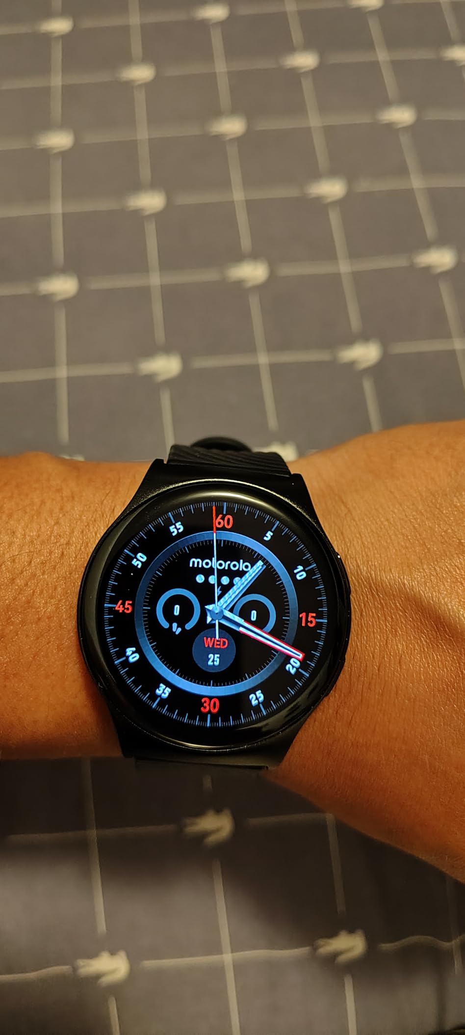 Motorola Moto Watch 120 - Premium Bluetooth Smartwatch with AMOLED Display, 10-Day Battery, Heart Rate & SpO2 Tracking, Fitness & Health Monitoring, Compatible with Android and iPhone - Phantom Black customer photo 1