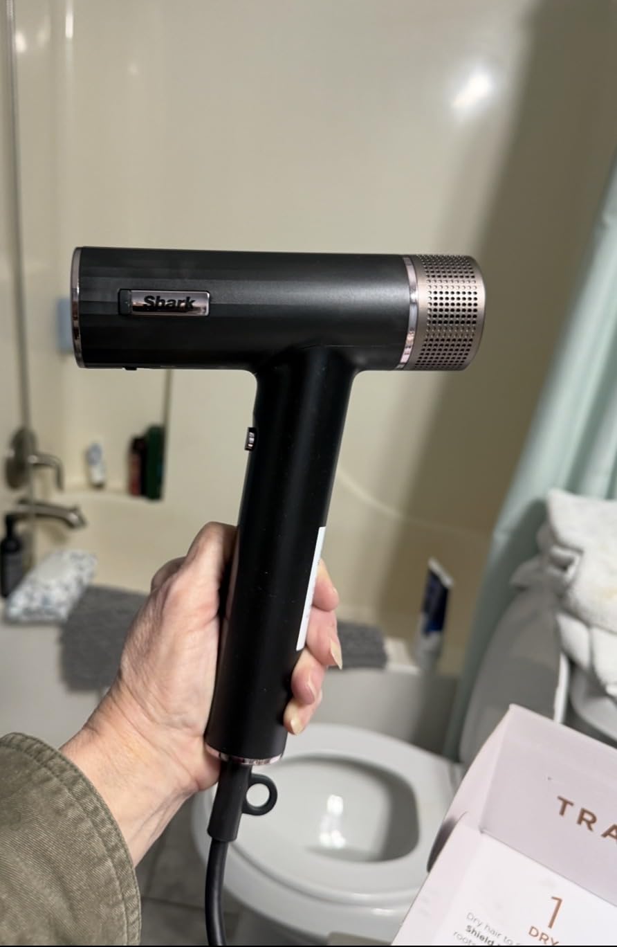 Shark SpeedStyle Pro Professional Performance High-Velocity Hair Dryer System with Scalp Shield and IQ Speed Styling & Drying Suite, Straight and Wavy Hair customer photo 2