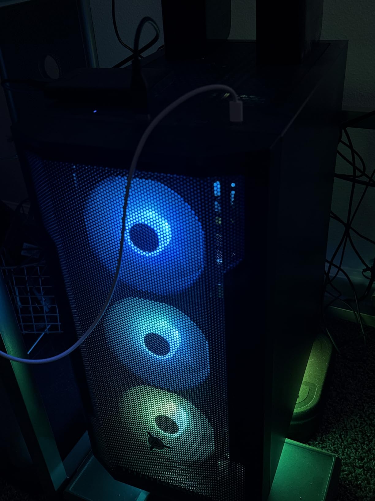 Skytech Gaming Shadow Desktop PC - Ryzen 7 7700 3.8 GHz, NVIDIA RTX 4060 8GB, 1TB NVMe SSD, 16GB DDR5 RAM 5200, 650W Gold PSU customer photo 2