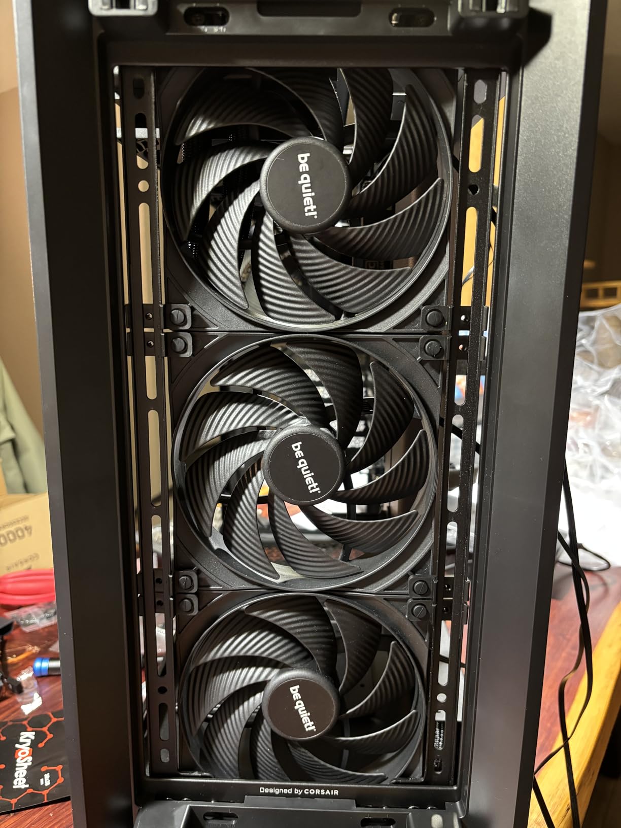 Corsair 4000D Frame Modular Mid-Tower ATX PC Case - High Airflow, InfiniRail Fan Mounting System, Dual 360mm Radiator Support, ASUS BTF, MSI Project Zero, Gigabyte Project Stealth - Black customer photo 2