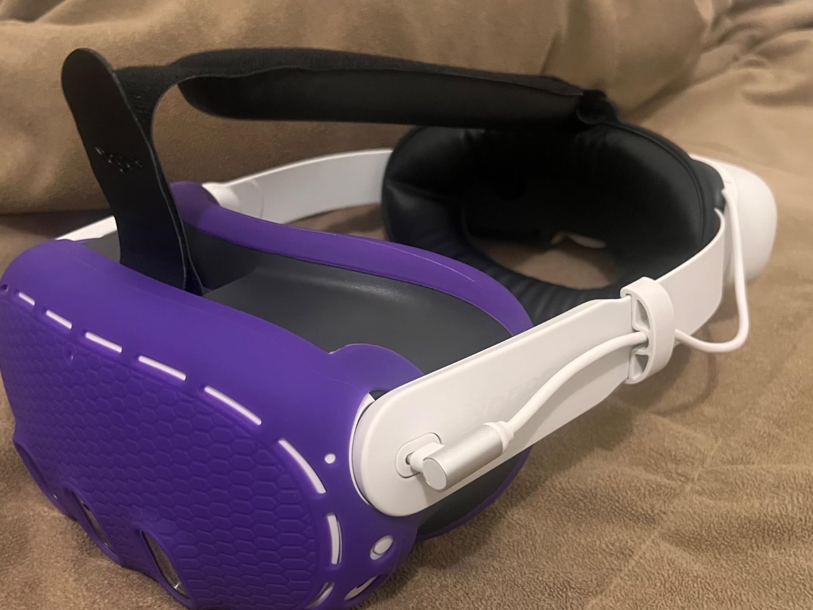 10000mAh Battery Head Strap Compatible with Meta Quest 3S & Quest 3, Detachable Magnetic Battery, Rechargeable Headstrap to Extend Playtime for VR Headset Compatible with Meta Quest 3S customer photo 2