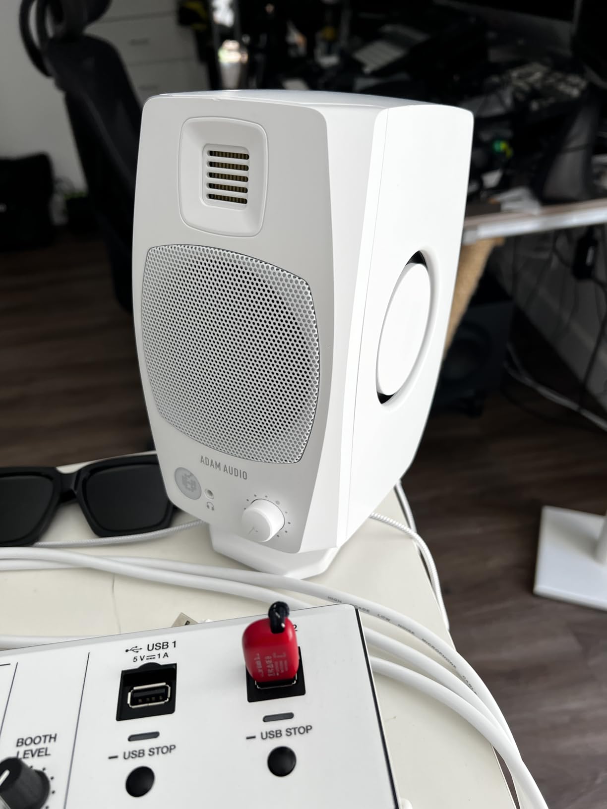 ADAM Audio D3V Active Desktop Monitoring System with USB-C Connection (Pair) customer photo 2