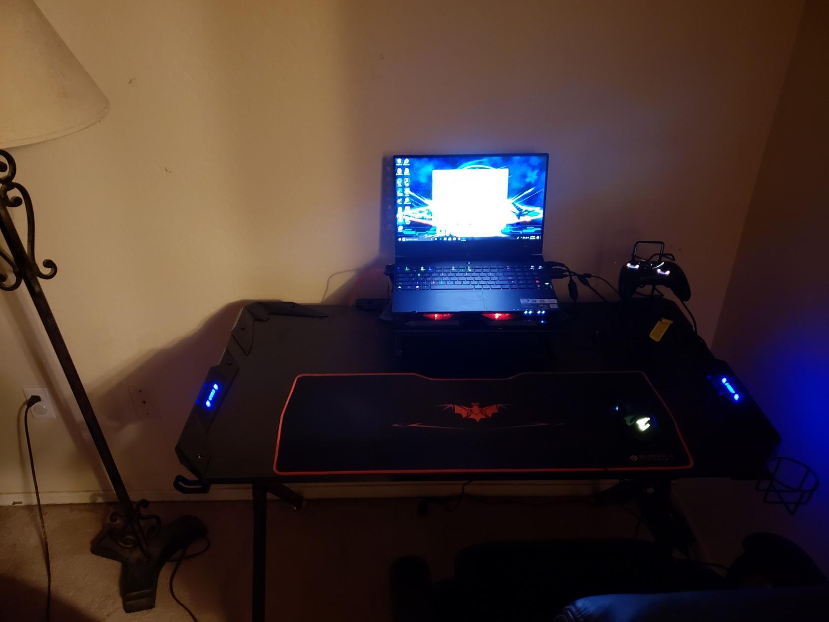 EUREKA ERGONOMIC Gaming Desk, 60 inch Computer Desk with Full Mouse Pad, Large Gaming Table for 3 Monitors,USB Handle Rack Cup Holder Headphone Hook, Carbon Fiber Black customer photo 1