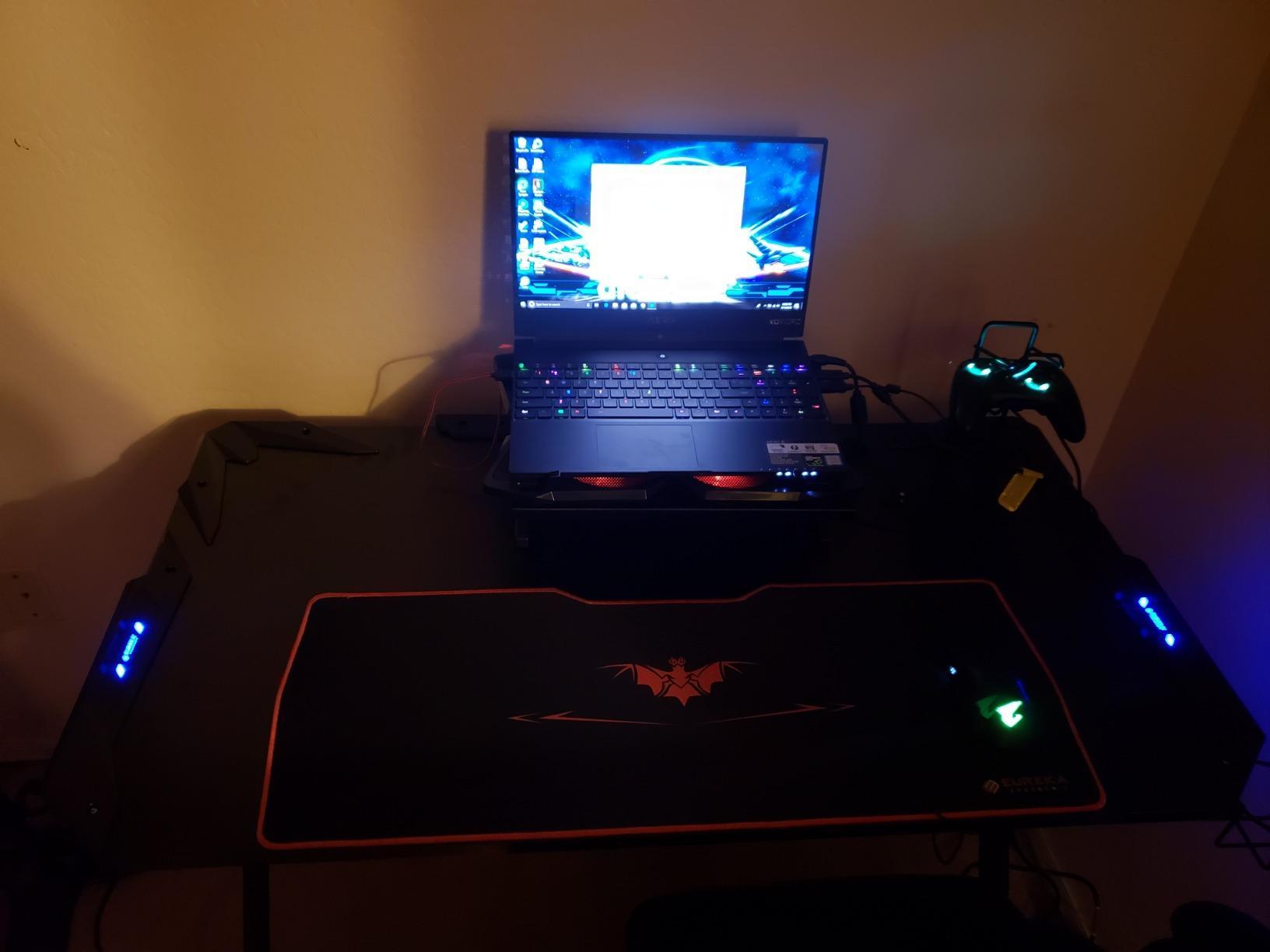 EUREKA ERGONOMIC Gaming Desk, 60 inch Computer Desk with Full Mouse Pad, Large Gaming Table for 3 Monitors,USB Handle Rack Cup Holder Headphone Hook, Carbon Fiber Black customer photo 2