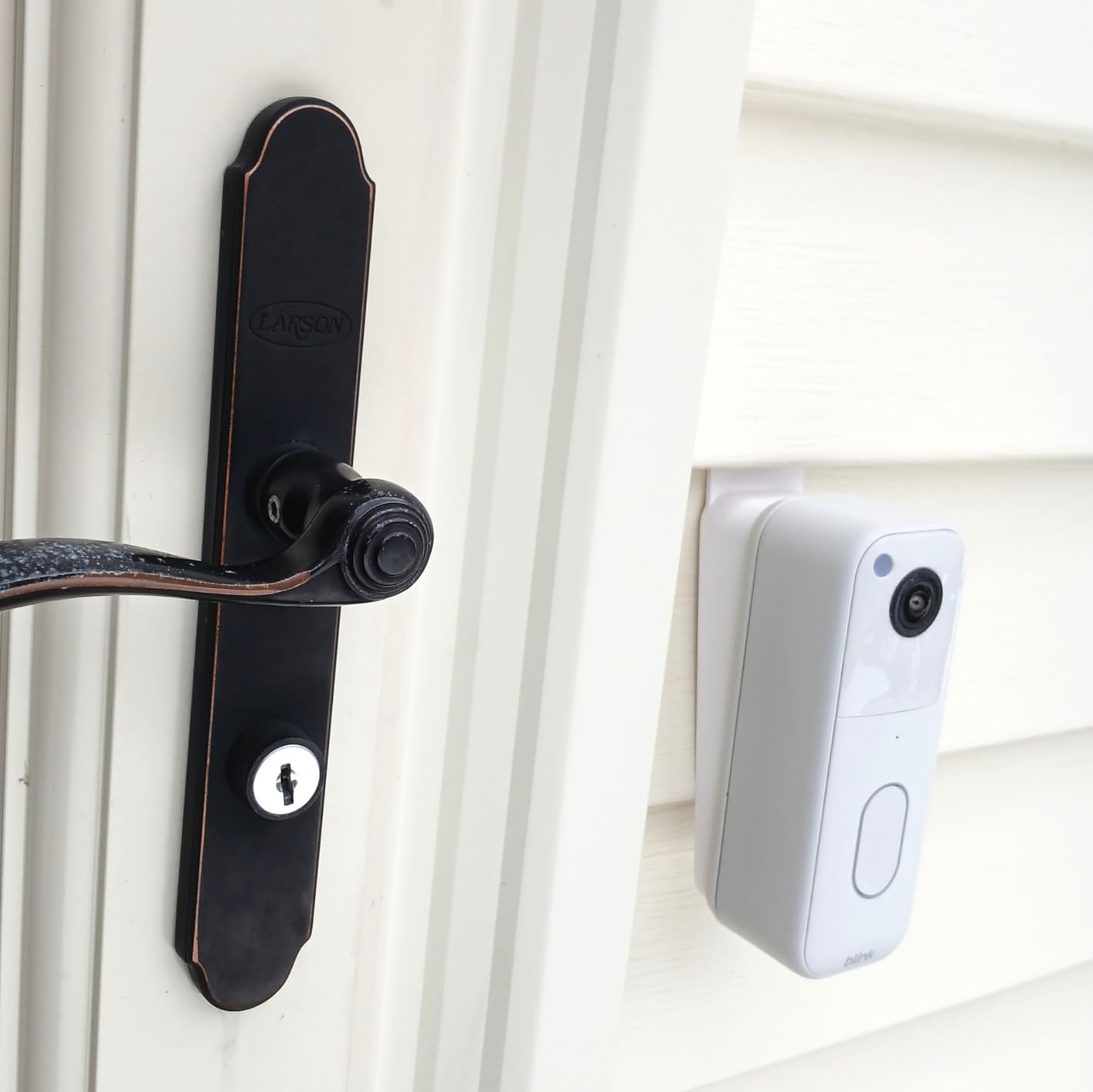 Blink Video Doorbell - Head-to-toe HD view, two-year battery life, and simple setup. Sync Module Core included - System (Black) customer photo 1
