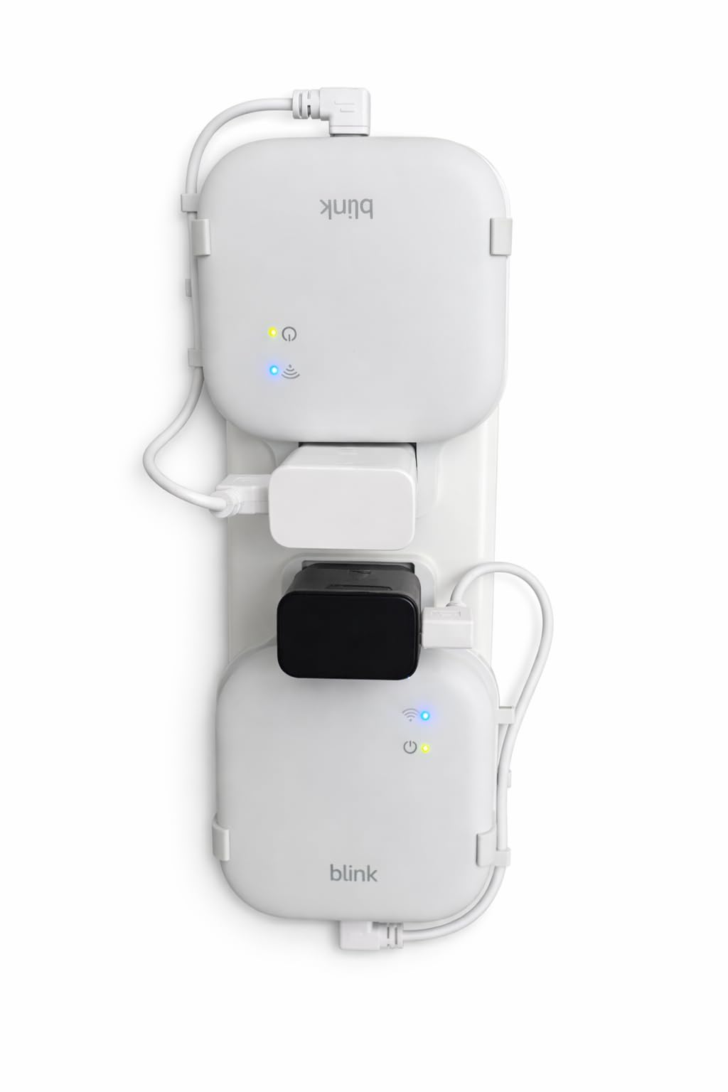 Blink Outdoor 4 - Wireless smart security camera, two-year battery life, 1080p HD, two-way talk. Sync Module Core included (2 camera system) customer photo 1