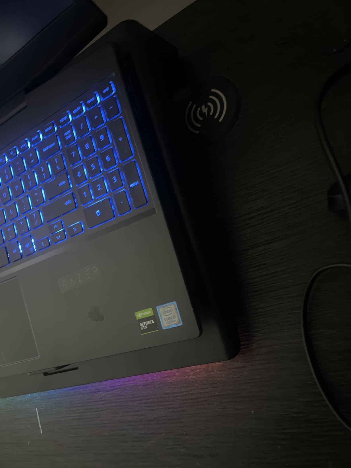 Razer Laptop Cooling Pad: Adaptive Smart - Intelligent Fan Control - Airtight Pressure Chamber - Fits Most Laptops & Macbooks 14